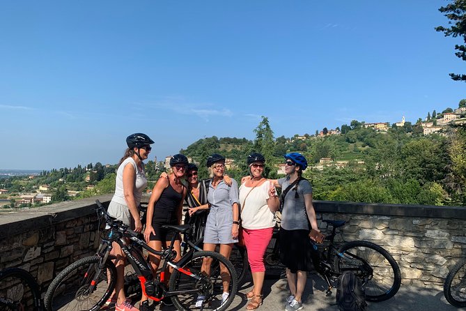 E-bike tour Bergamo - Green hills beyond the old city