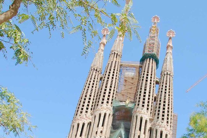 E-Bike tour in Barcelona with English Guide - Starting at Carrer d’Enric Granados