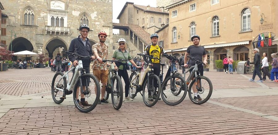 E-bike tour to discover Bergamo - Piazza Vecchia and Piazza Duomo
