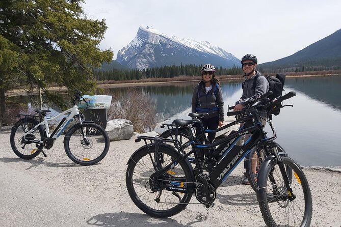 eBike and Hike Banff to Johnston Canyon small group guided program - The crowd question at Johnston Canyon