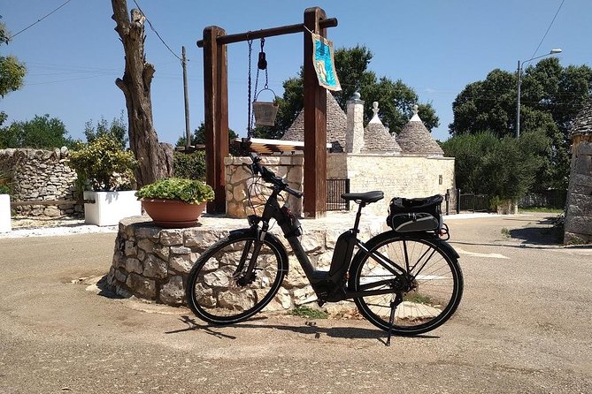 Ebike tours: the villages of Valle d'Itria and tasting of typical products - Locorotondo and the whitewashed center