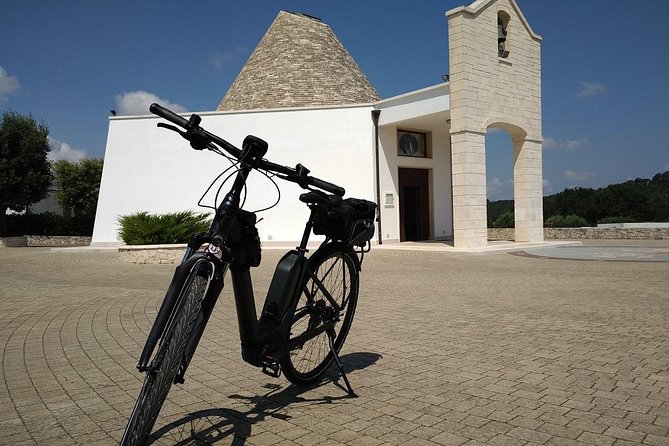 Ebike tours: the villages of Valle d'Itria and tasting of typical products - Masseria Madonna dell’Arco and the local-food stop