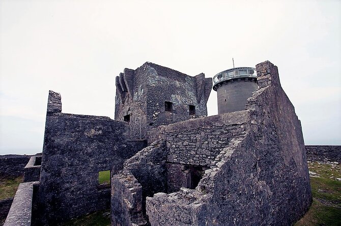 Electric biking on Inishmore island. Aran island. Self-guided. Full day. - Finding lunch, music, and local character