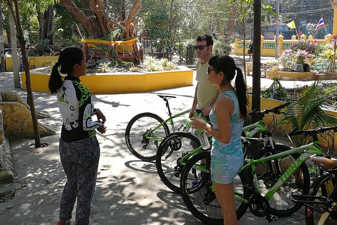 Explore Bangkok by Bike & Boat with Lunch - Talat Phu Market: a useful first taste of local life