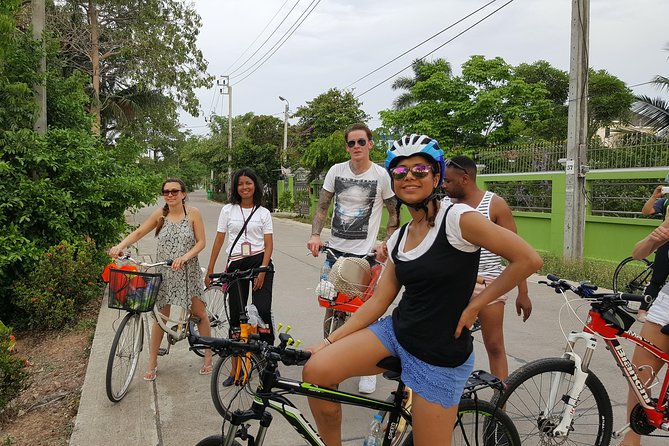 Explore Bangkok by Bike & Boat with Lunch - Wat Khun and the ride through the back lanes