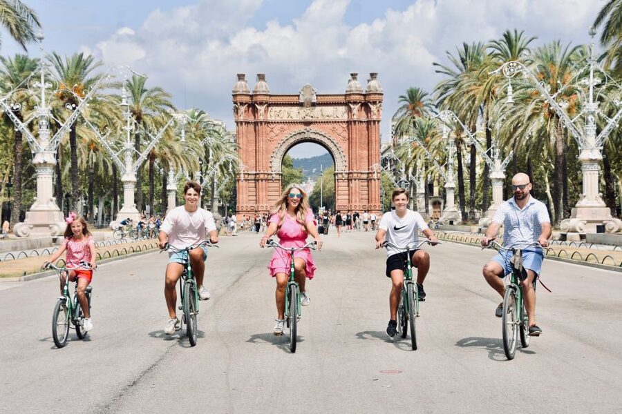 Explore Barcelona by Bike & Photo Shooting - Why this Barcelona bike tour works