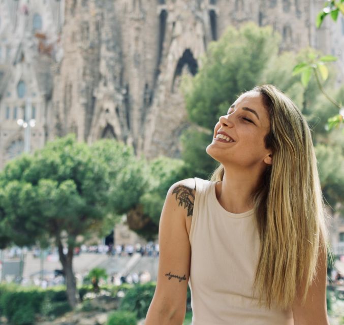 Explore Barcelona by Bike & Photo Shooting - Casa Batlló and the Passeig de Gràcia setting