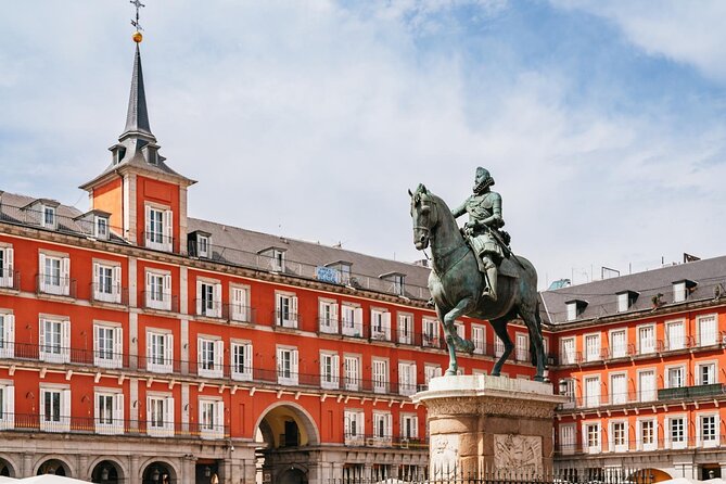 Explore Madrid by bike taking photos with Benja - The Cathedral, Royal Palace, and final viewpoint