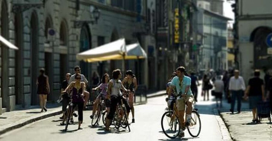 Florence: 2.5 hour Audio Guided Bike Tour led by Tour Leader - Why a bicycle works well in central Florence