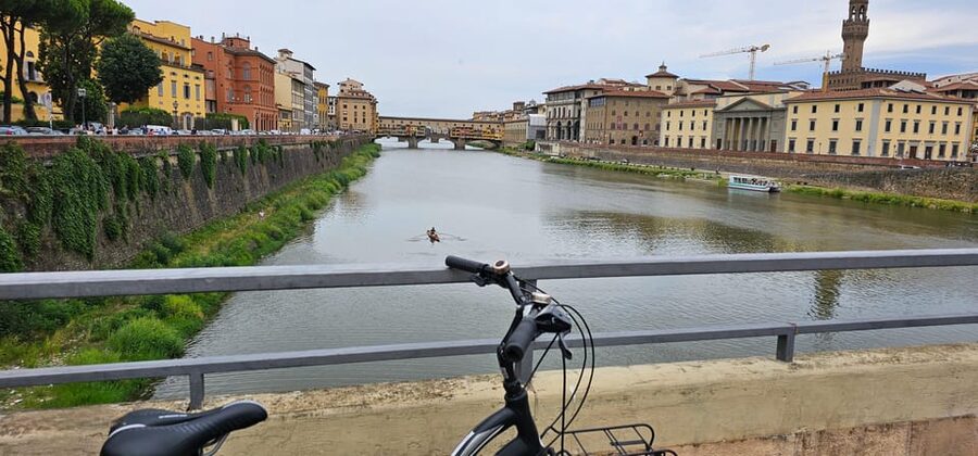 Florence: 2-Hour Guided Bike Tour - Crowds, safety, and who should book