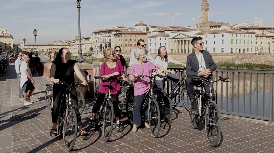 Florence: 2-Hour Guided Bike Tour - Starting near Via Cavour and the Medici story