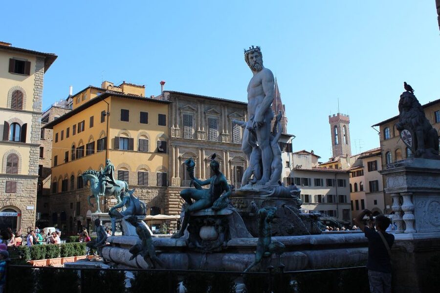 Florence: 2-Hour Guided Sightseeing Bike Tour - The climb toward a city view