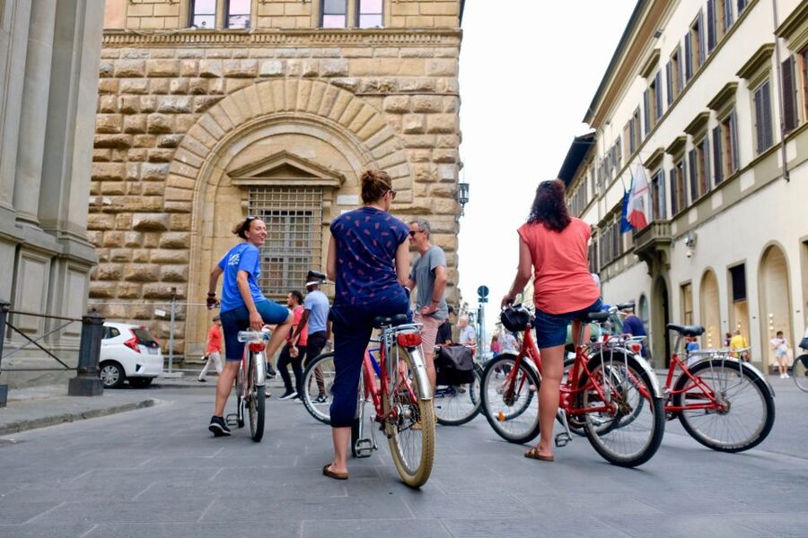 Florence at Night Bike Tour with Wine and Aperitivo Picnic - Piazza di Santa Maria Sopr’Arno and the route toward San Niccolò