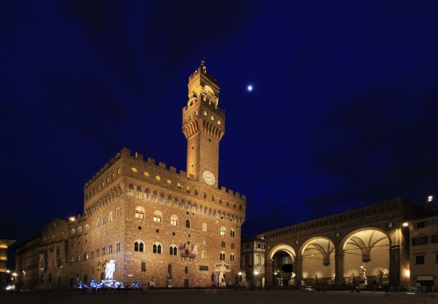 Florence at Night Bike Tour with Wine and Aperitivo Picnic - San Frediano and Santo Spirito