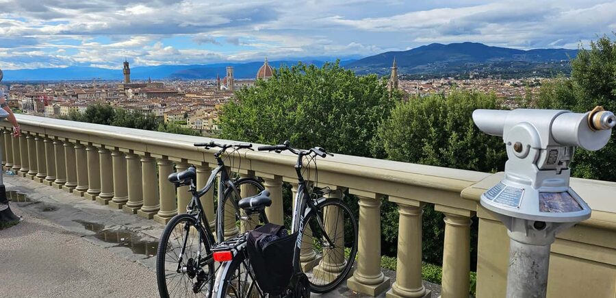 Florence Bike Tour & Sunset & Piazzale Michelangelo - What the city streets feel like on a bike