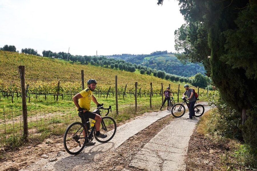 Florence: Chianti E-Bike Tour with Tuscan Lunch & Winery - Leaving Florence by bike from the Oltrarno