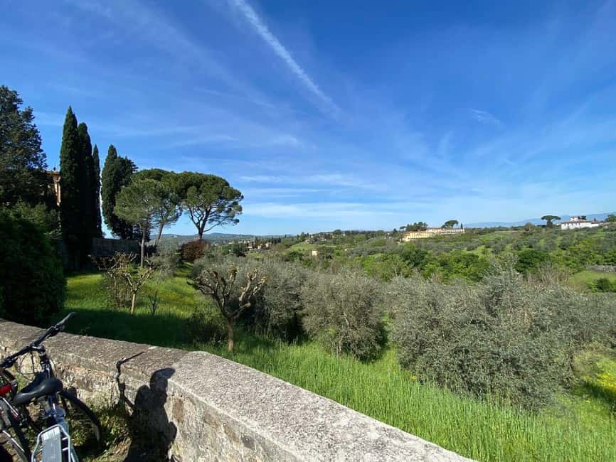 Florence: E-Bike Tour in Tuscany with Winery & Wine Tasting - Leaving Florence from the Oltrarno