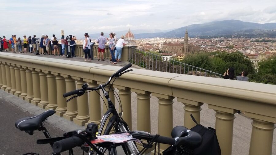 Florence: Guided Bike Tour with Piazzale Michelangelo - Key points at a glance