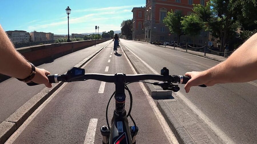 Florence: Guided Tour by E-Bike with Gelato & optional Lunch - Ponte Vecchio and the Arno crossing