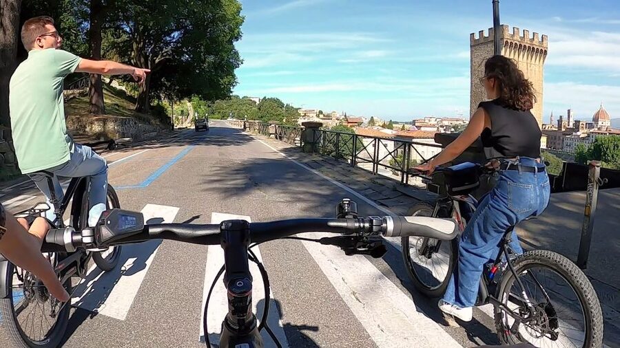 Florence: Guided Tour by E-Bike with Gelato & optional Lunch - Piazza Santo Spirito and Piazza Pitti