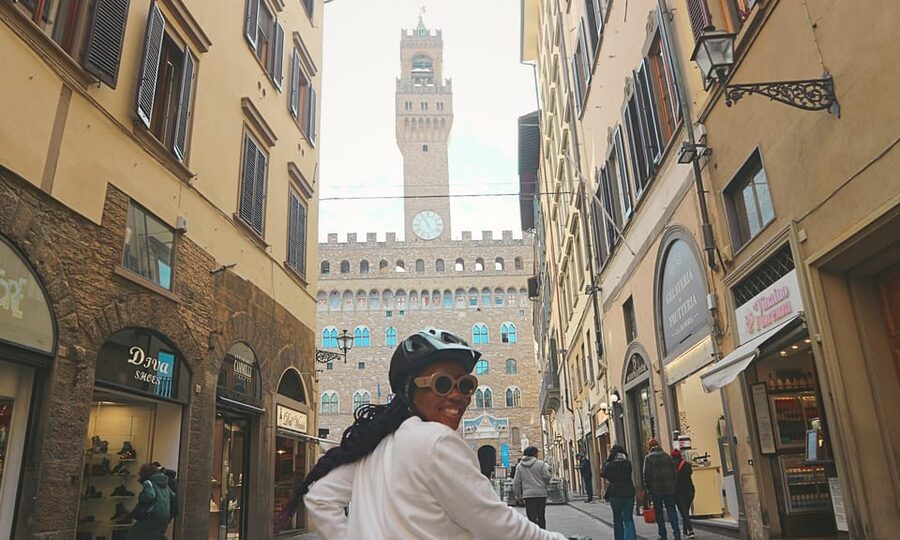 Florence Premium E-Bike Tour + Photo Shoot and Tastings - San Frediano, dessert, and the return to Ognissanti