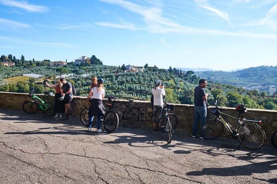 Florence: Tuscany Bike Tour with Wine & Olive Oil - A Tuscan tasting with bread, oil, wine, and local food