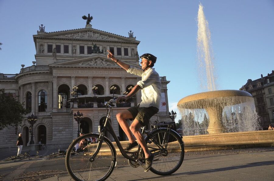 Frankfurt: Full-Day Bicycle or E-Bike Rental - Choosing between a regular bicycle and a Bosch e-bike