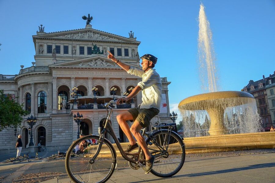 Frankfurt: Guided Bike Tour - From the painters’ quarter to the Museum Embankment