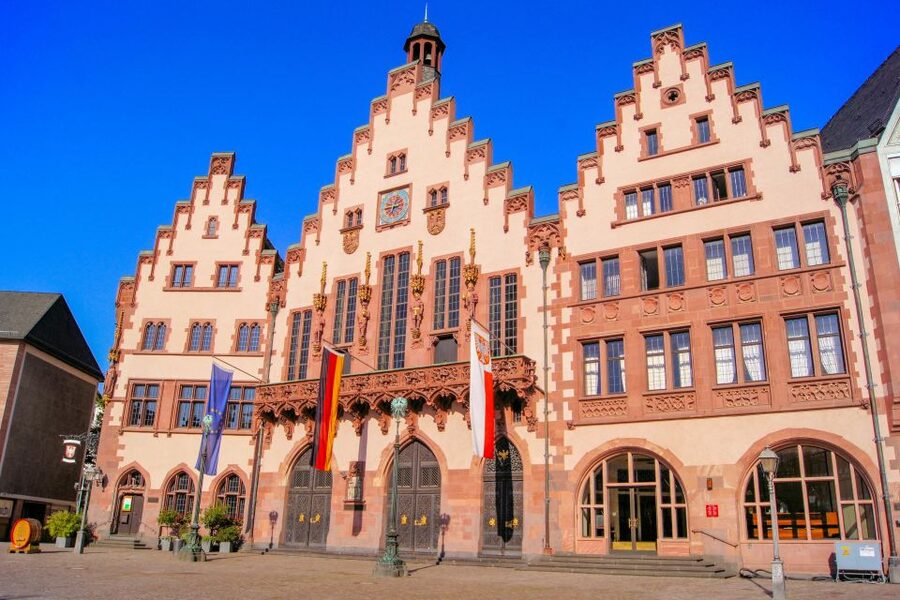 Frankfurt: Guided Bike Tour - Bikes, groups, and guide quality
