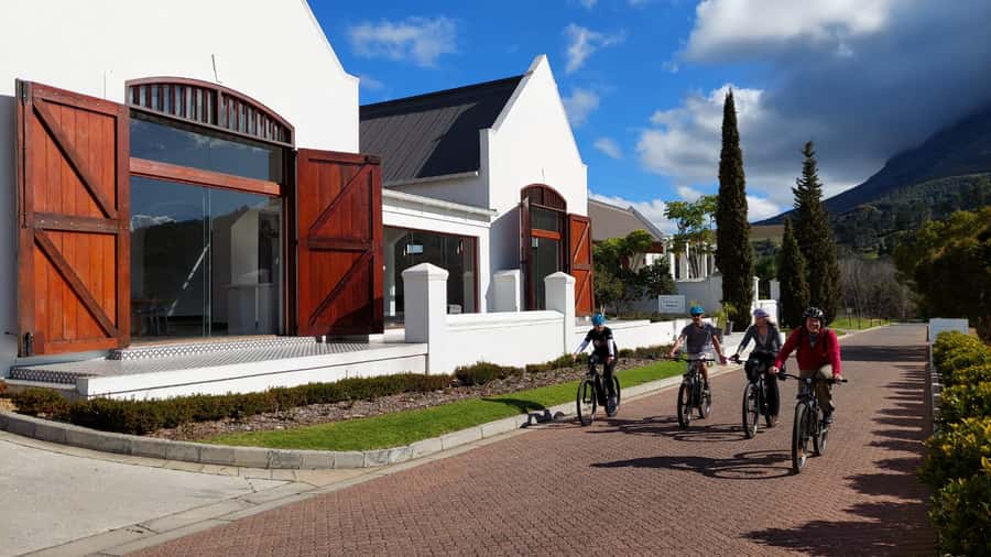 Franschhoek: E-bike Tour with Wine Tasting and Lunch - Who should book this e-bike tour?