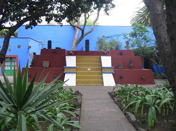 Frida Kahlo VIP [Museum Tickets Included] Bike, Markets & Churros - Jardín Centenario and the story behind the streets