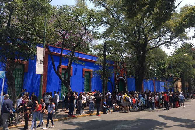 Frida Kahlo VIP [Museum Tickets Included] Bike, Markets & Churros - Churros, atole, and a real market stop