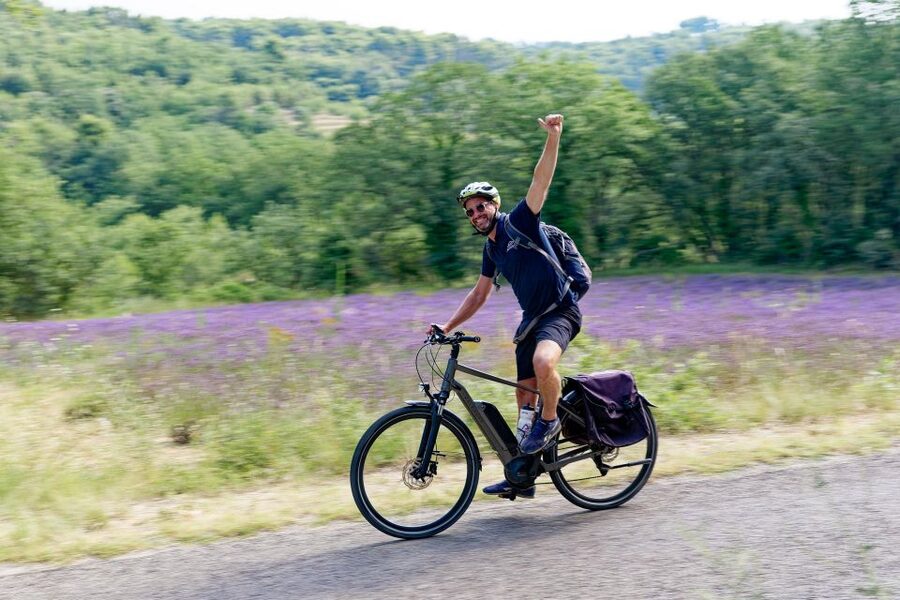 From Aix-en-Provence: Luberon Region E-Bike Full-Day tour - Ménerbes is more than a lunch address