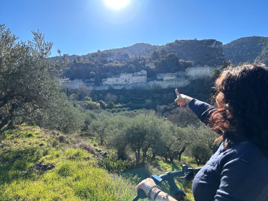 From Aix-en-Provence: Luberon Region E-Bike Full-Day tour - Bonnieux gives you the first big view