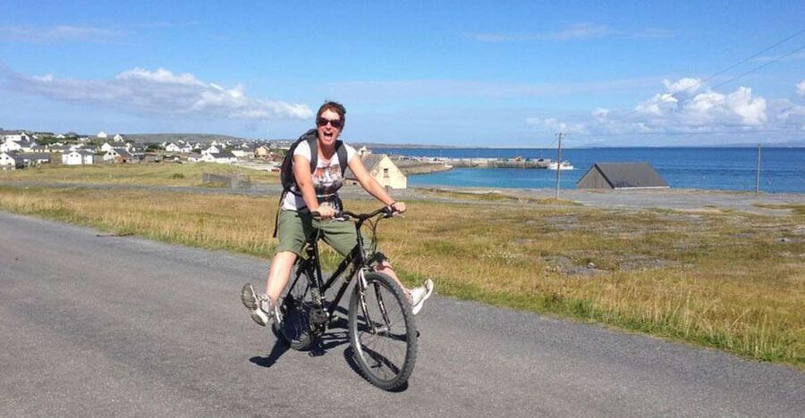 From Doolin: Day Trip to Inisheer with Bike or Bus Tour - Choosing a bicycle, e-bike, or tractor tour