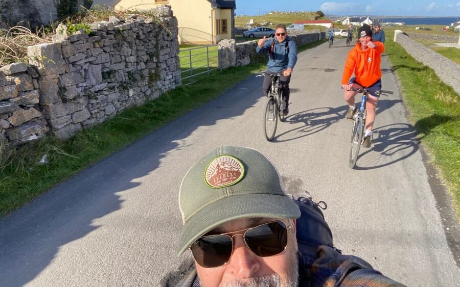 From Doolin: Day Trip to Inisheer with Bike or Bus Tour - A reserved cafe stop with tea and fresh scones
