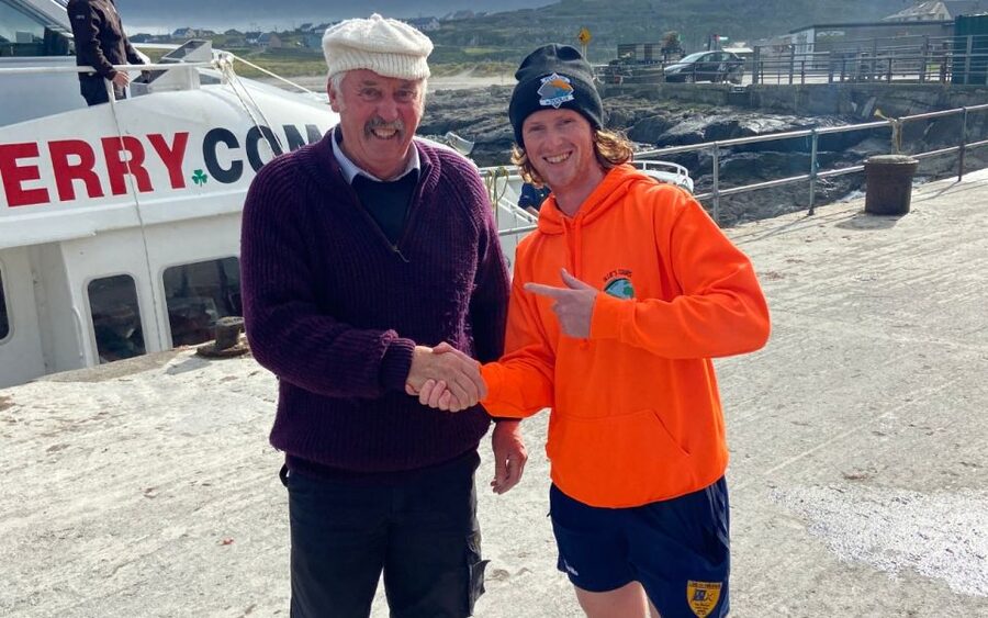 From Doolin: Day Trip to Inisheer with Bike or Bus Tour - Free time for a pint, the beach, or a family break