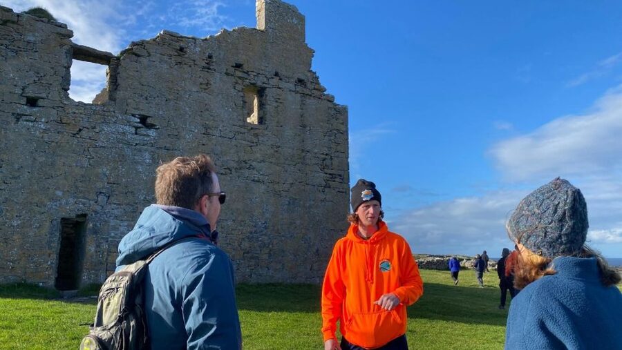 From Galway: Day Trip to Inisheer with Bike or Bus Tour - First impressions of island life