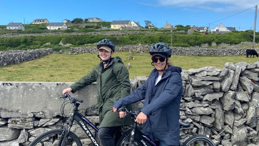 From Galway: Day Trip to Inisheer with Bike or Bus Tour - Sunken churches, shipwrecks, and castles