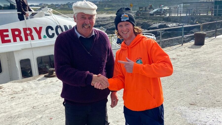 From Galway: Day Trip to Inisheer with Bike or Bus Tour - Tea, scones, and a conversation with islanders