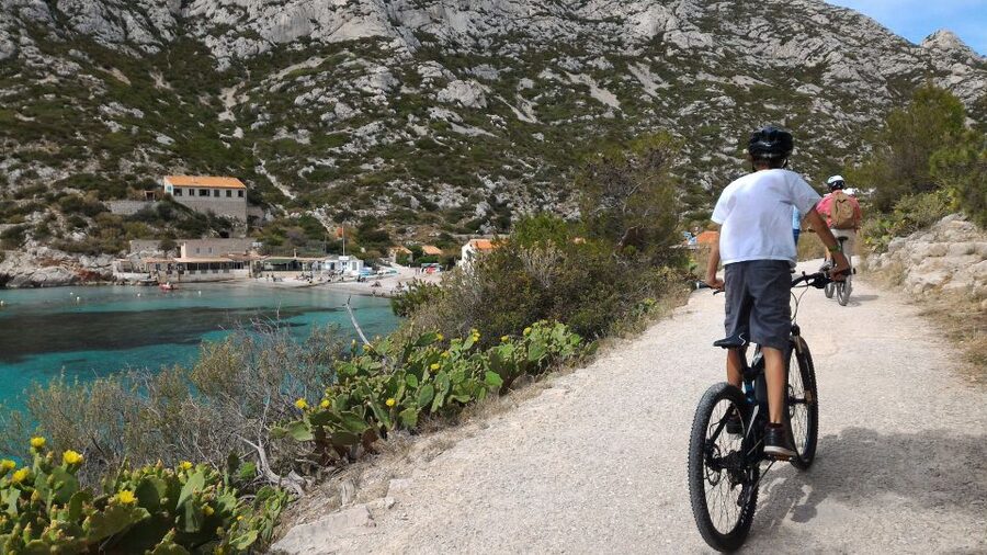 From Marseille: Calanques National Park E-Mountain Bike Tour - Château Pastré and the first off-road miles