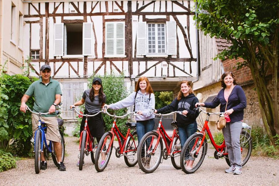 From Paris: Monet Garden & Giverny Bike Tour and Picnic Stop - Why the bicycle route makes Giverny more memorable