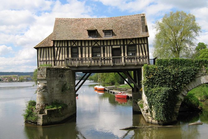 From Paris: Monet Gardens & Giverny Bike Tour with Picnic Stop - Meeting in Paris and riding toward Vernon