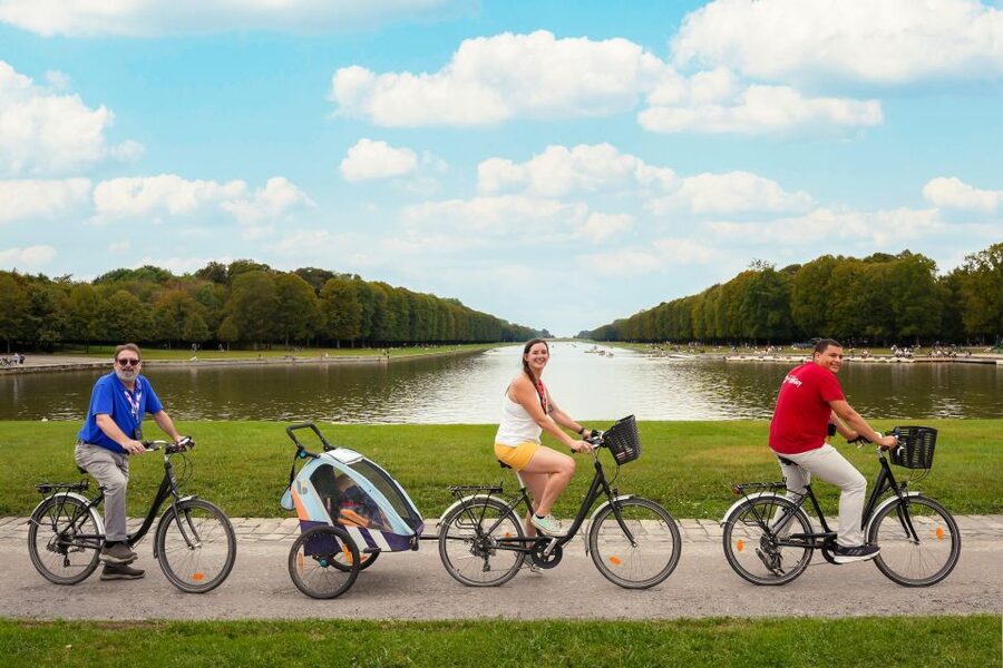 From Paris: Versailles Bike Tour with Gardens & Palace Entry - Shopping at Place du Marché Notre-Dame