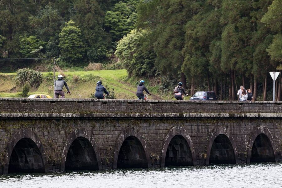 From Ponta Delgada: Sete Cidades Jeep, Bike, & Kayak Ride - Lunch at a local restaurant