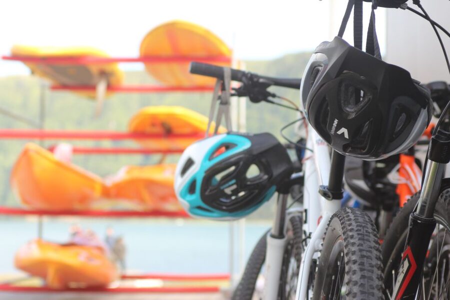 From Ponta Delgada: Sete Cidades Jeep, Bike, & Kayak Ride - Kayaking inside the volcanic crater