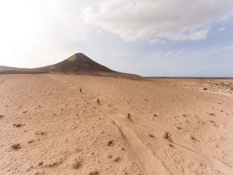 Fuerteventura North: PREMIUM E-bike guided tour - The first 90 minutes, volcanoes and open country
