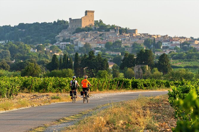 Full day E-Bike rental in the Luberon - A flexible route through Gordes and Roussillon