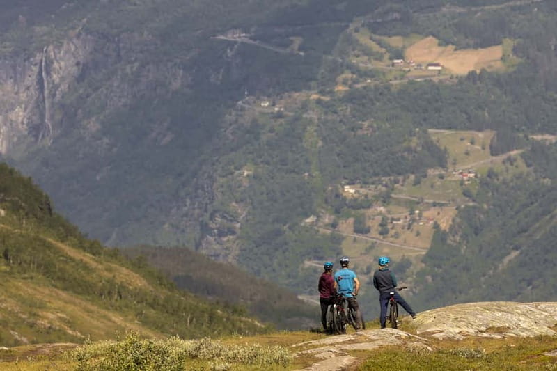 Geiranger Fjord: Downhill Self-Guided Bike Tour - From Geiranger village to the high starting point