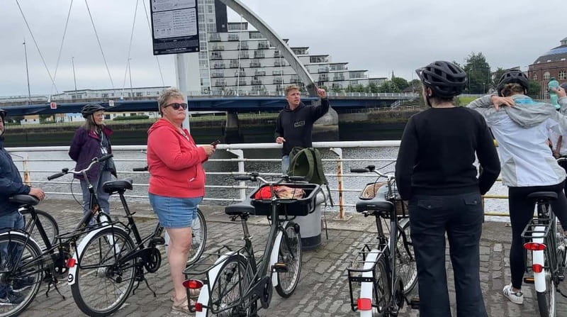 Glasgow: City Highlights Guided Bike Tour - Glasgow University and the West End